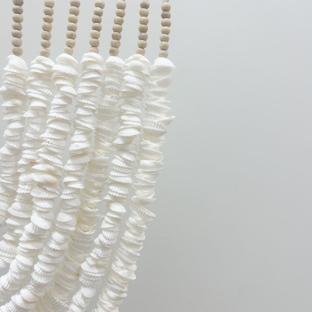 Bingin Shell Necklace With Stand