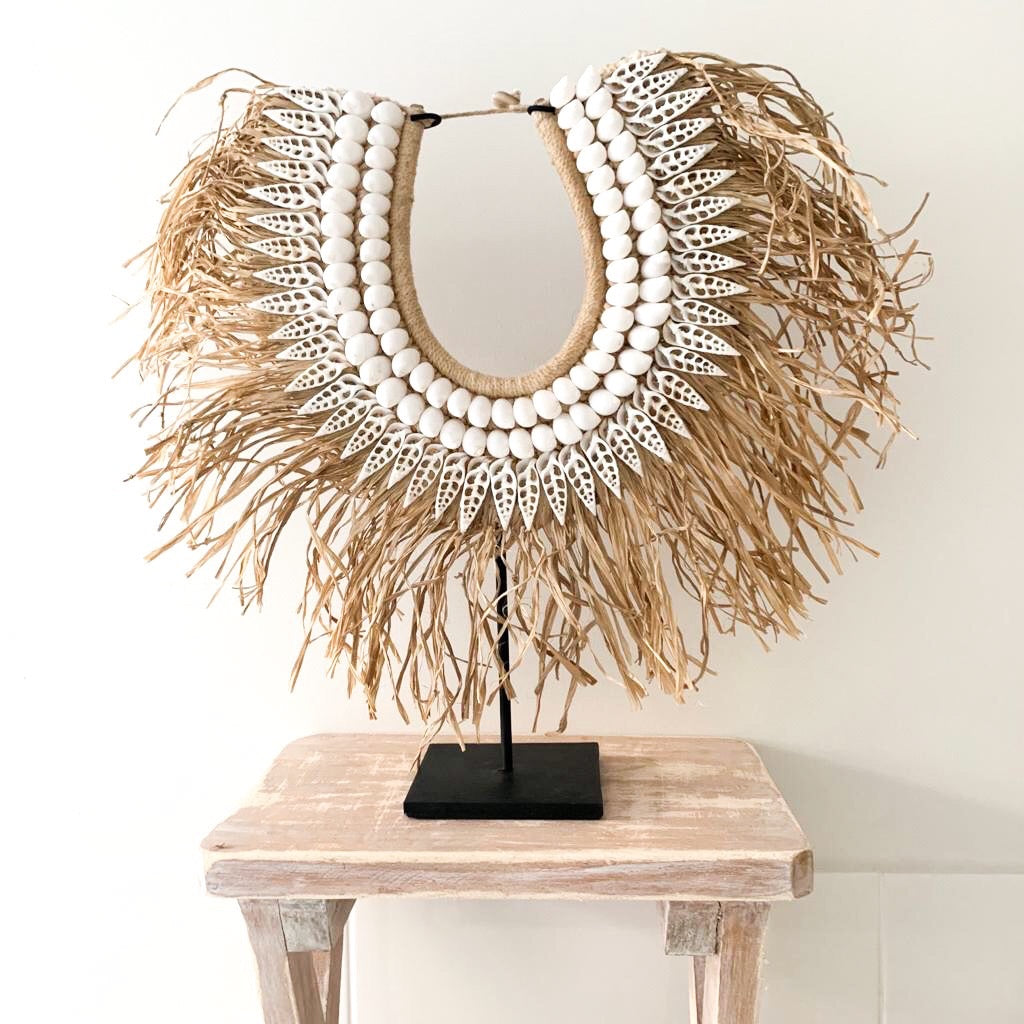 Moana Necklace & Stand