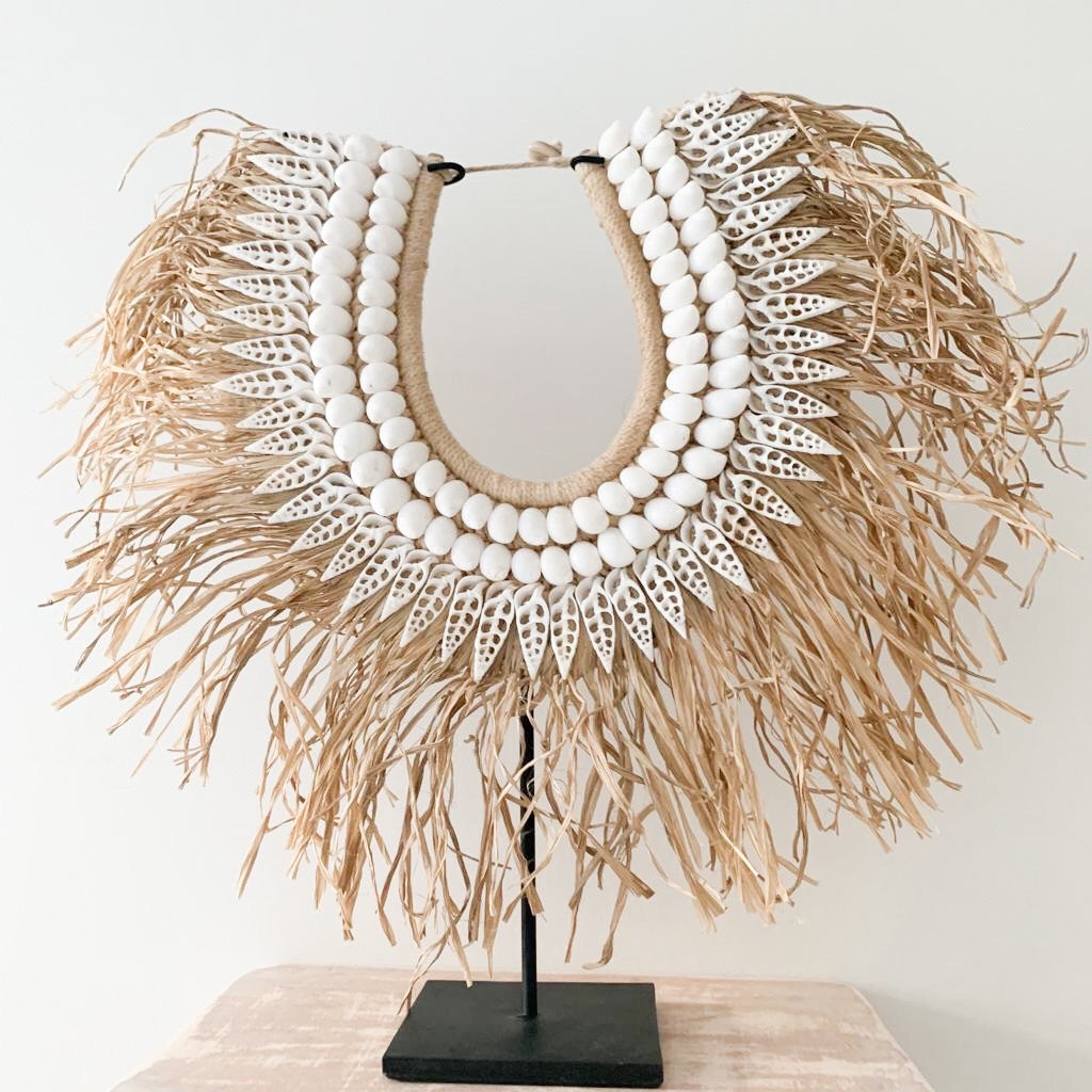 Moana Necklace & Stand