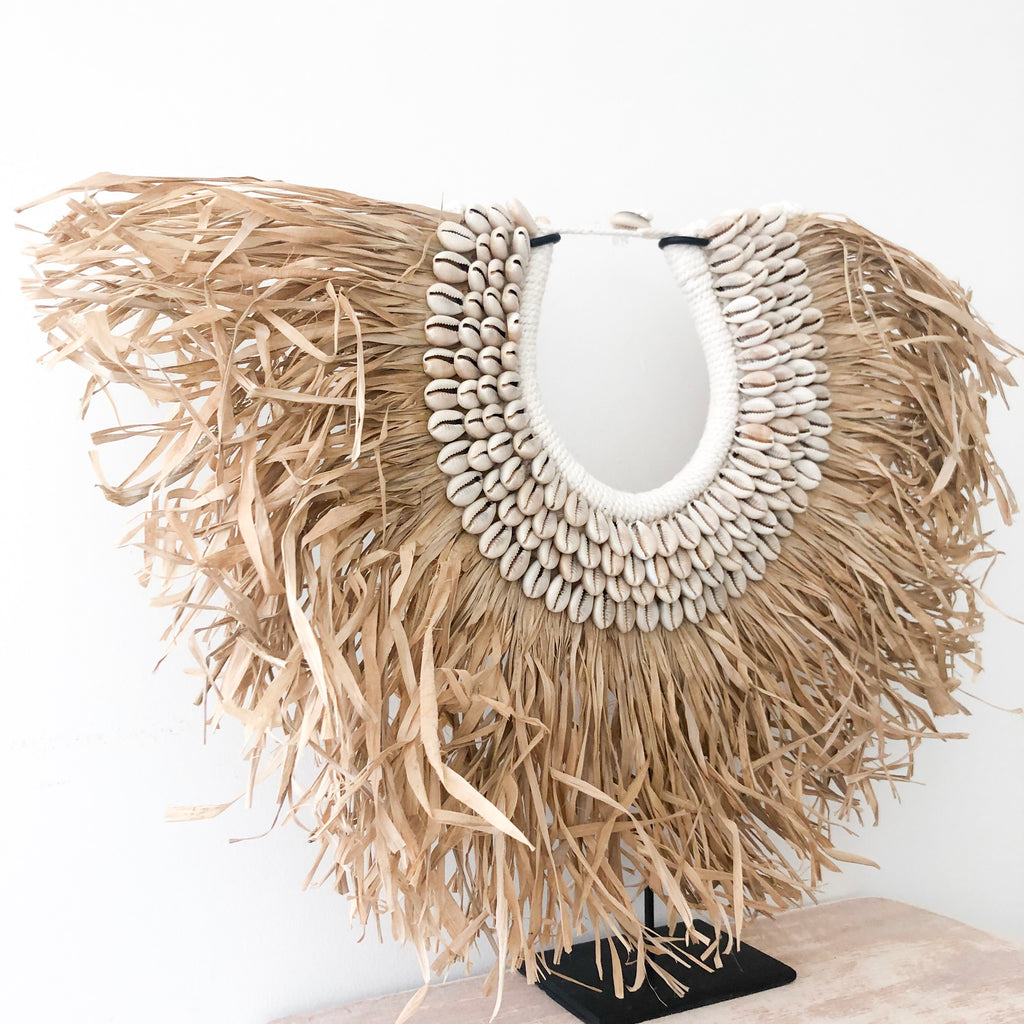 Alani Shell Necklace with Stand